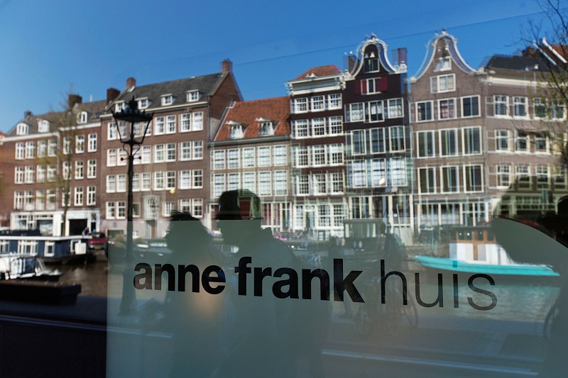 2017-10-03T144342Z_1_LYNXNPED9214S_RTROPTP_4_NETHERLANDS-ANNE-FRANK.JPG