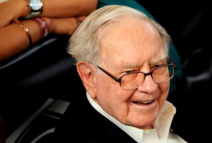 2017-10-03T185820Z_2_LYNXNPED921GB_RTROPTP_3_BERKSHIRE-BUFFETT.JPG