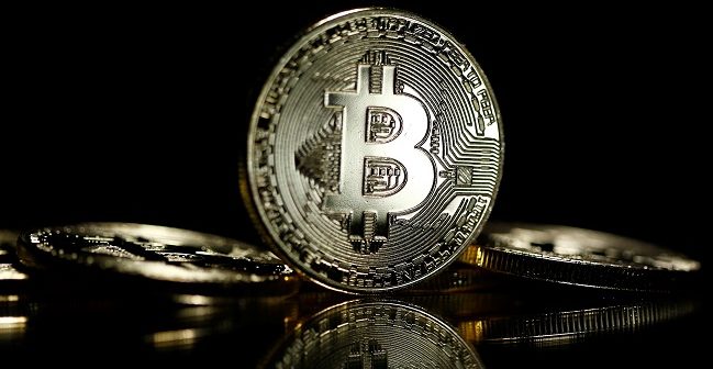 2017-10-10T084024Z_1_LYNXMPED990J8_RTROPTP_4_GLOBAL-BITCOIN-649x336.jpg