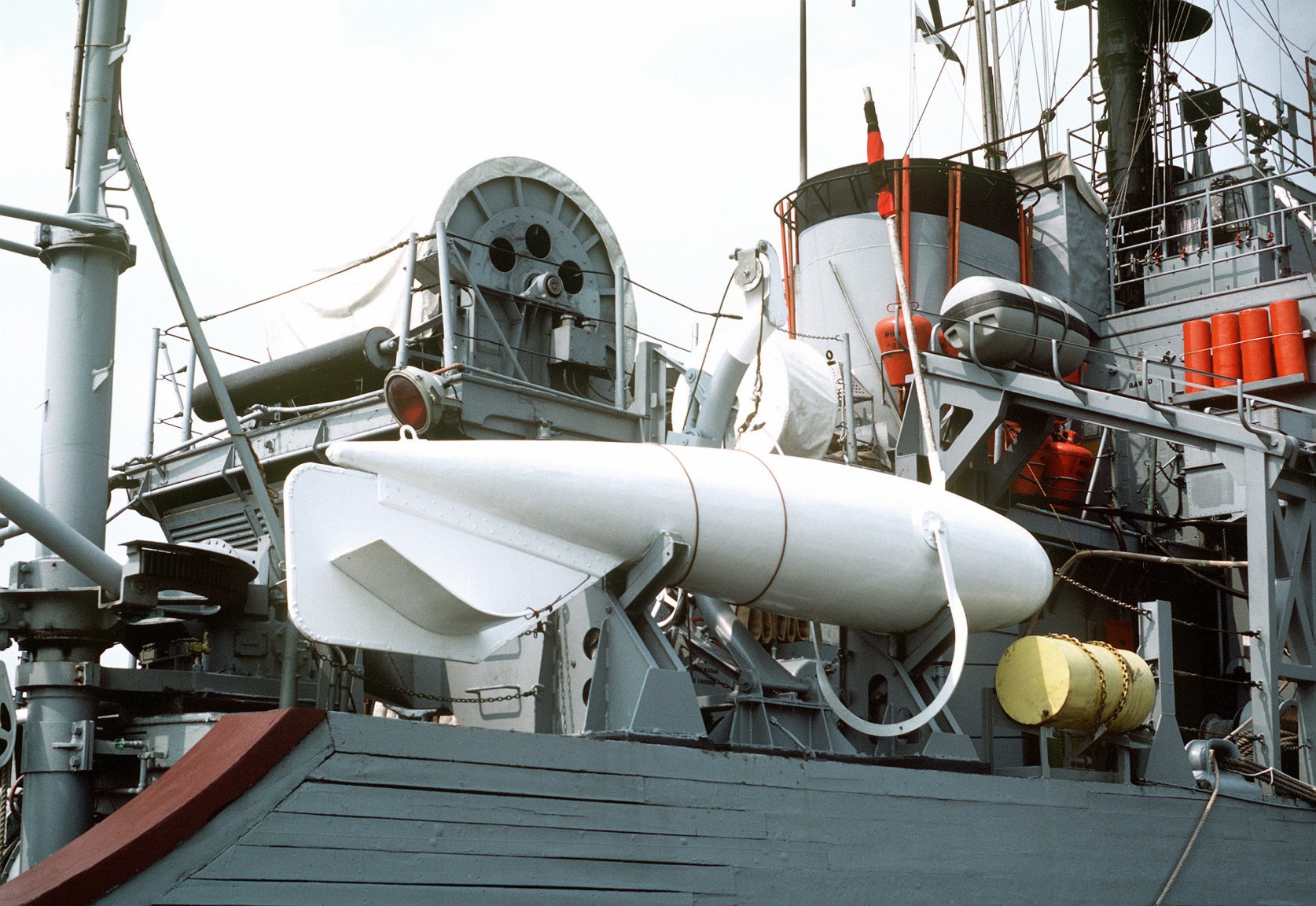 Paravane_aboard_USS_Engage_(MSO-433).thumb.jpg.19b744f18c0559017153d9a7d5d9c07b.jpg