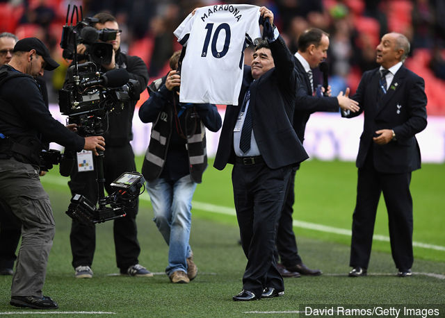 diego_maradona_is_introduced_to_the_crowd_at_half_time_during_th_586231.jpg.315d93dc3d8a498d44db7c07a4ced2f2.jpg