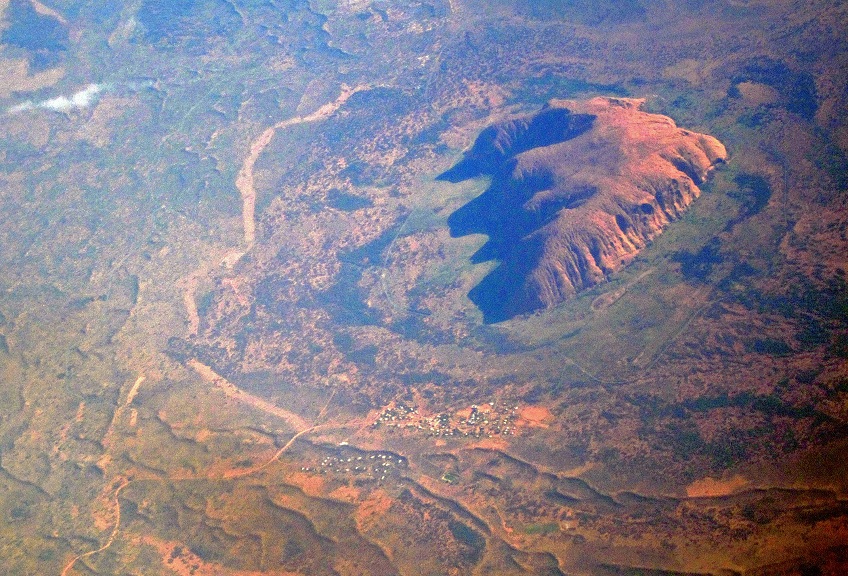 2017-11-01T045737Z_1_LYNXMPEDA0277_RTROPTP_4_AUSTRALIA-ULURU.JPG