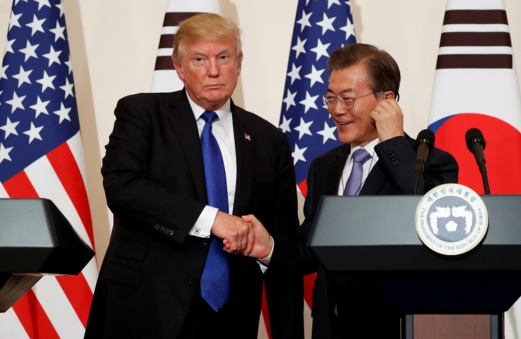 2017-11-07T091226Z_1_LYNXMPEDA60O2_RTROPTP_4_TRUMP-ASIA-SOUTHKOREA.JPG