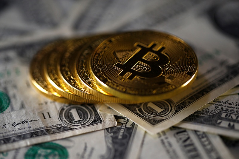 2017-11-13T134949Z_2_LYNXMPEDAC13C_RTROPTP_4_BOSNIA-BITCOINS.JPG