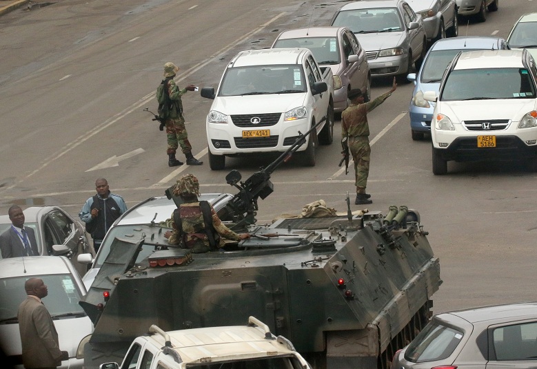 2017-11-16T095431Z_3_LYNXMPEDAF076_RTROPTP_4_ZIMBABWE-POLITICS.JPG