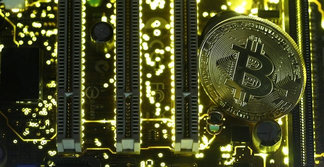 2017-11-17T121723Z_1_LYNXMPEDAG0UG_RTROPTP_4_BOSNIA-BITCOIN-649x336.jpg