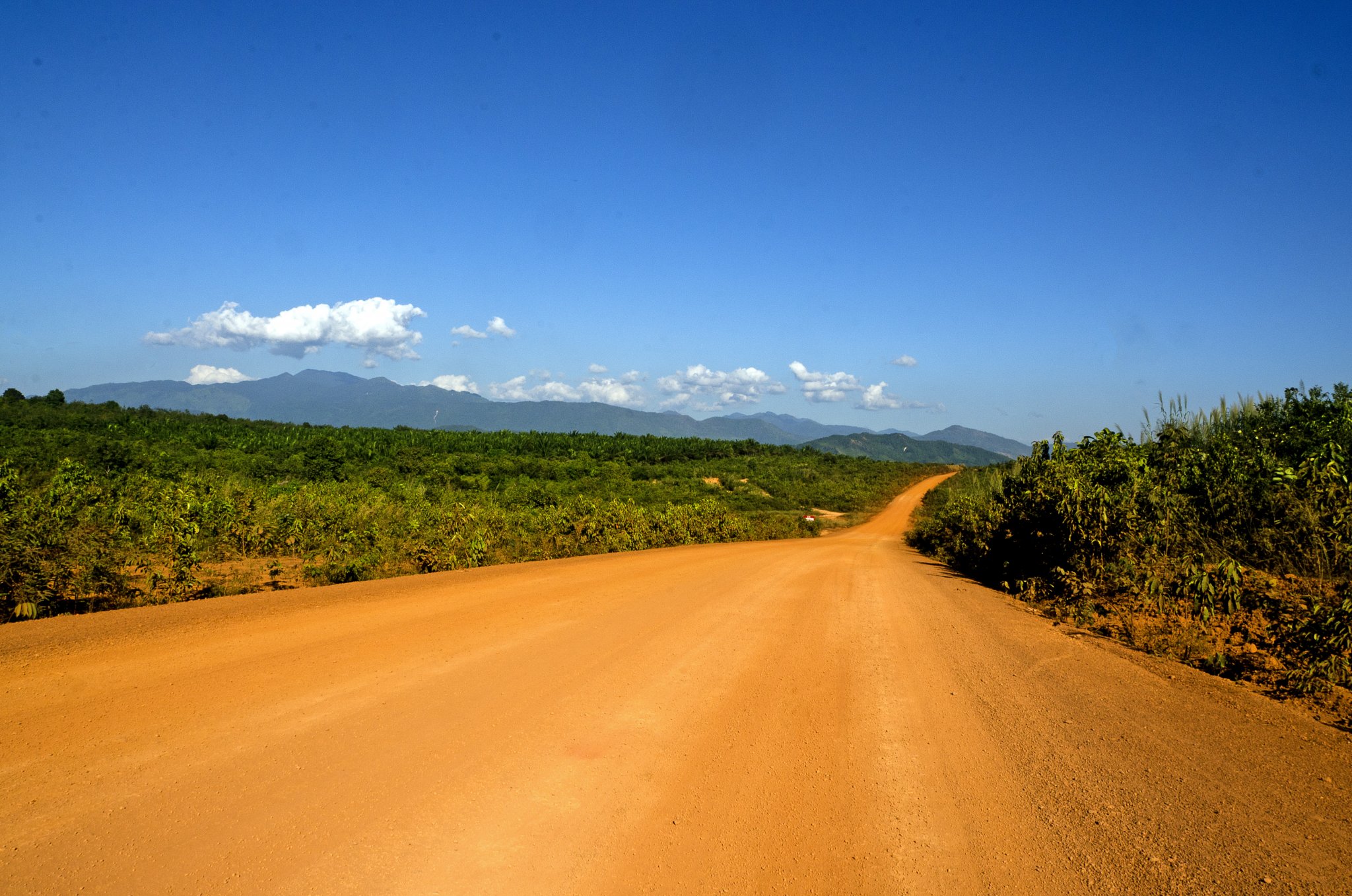 New road Dawei SEZ to Thailand.jpg
