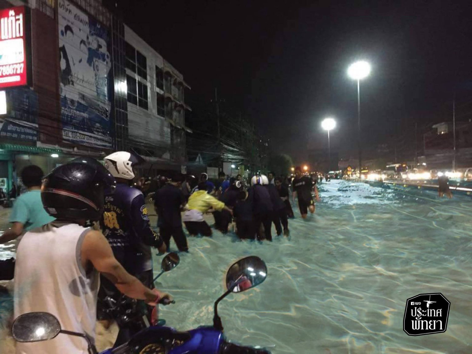 flood3.thumb.jpg.da03ed9aa2d9d88b7b3a98c3466cf6ba.jpg