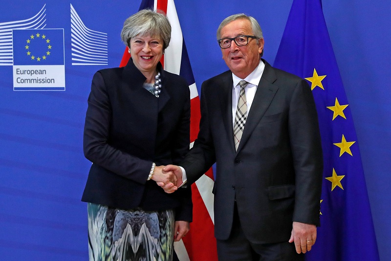2017-12-04T125640Z_2_LYNXMPEDB30SX_RTROPTP_4_BRITAIN-EU.JPG