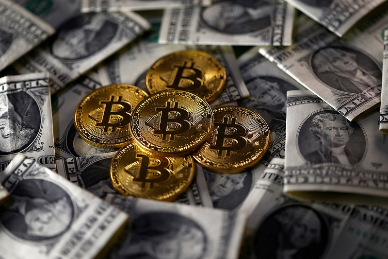 2017-12-04T130245Z_1_LYNXMPEDB30UI_RTROPTP_4_BOSNIA-BITCOINS.JPG