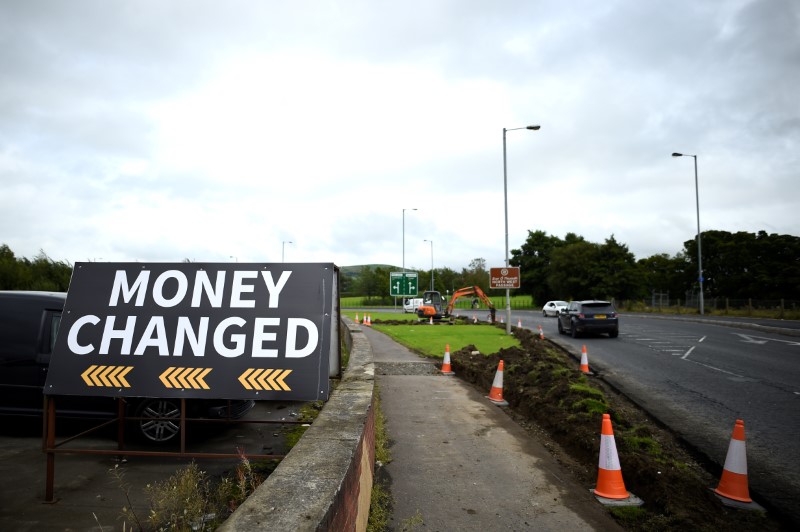 2017-12-07T203421Z_1_LYNXMPEDB61W0_RTROPTP_3_BRITAIN-EU-IRELAND.JPG