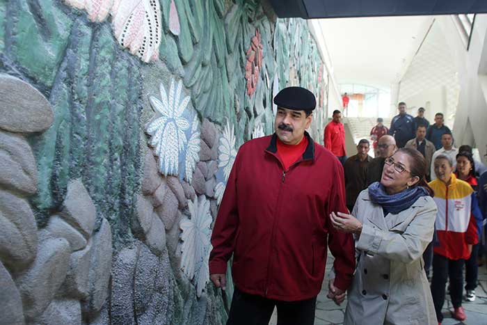 2017-12-11T014241Z_2_LYNXMPEDB71HC_RTROPTP_4_VENEZUELA-POLITICS.JPG
