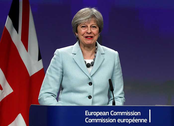 2017-12-11T030909Z_1_LYNXMPEDBA037_RTROPTP_4_BRITAIN-EU-MAY-BRUSSELS.JPG