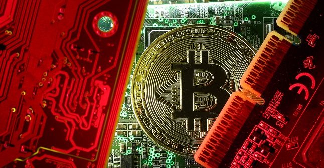 2017-12-13T160203Z_1_LYNXMPEDBC1EH_RTROPTP_4_MARKETS-BITCOIN-RISKS-646x336.jpg