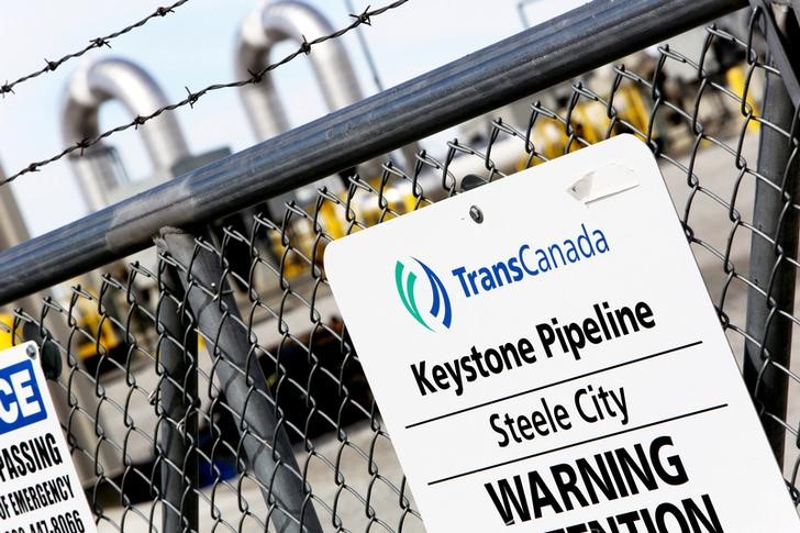 2017-12-14T035359Z_1_LYNXMPEDBD06L_RTROPTP_3_USA-PIPELINES-KEYSTONE.JPG