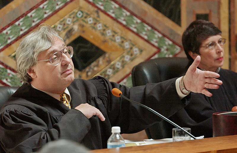 2017-12-18T180819Z_1_LYNXMPEDBH1EY_RTROPTP_4_USA-COURT-KOZINSKI.JPG