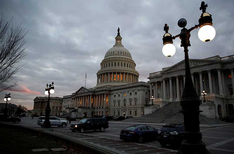 2017-12-18T233407Z_1_LYNXMPEDBH1QF_RTROPTP_4_USA-TAX.JPG