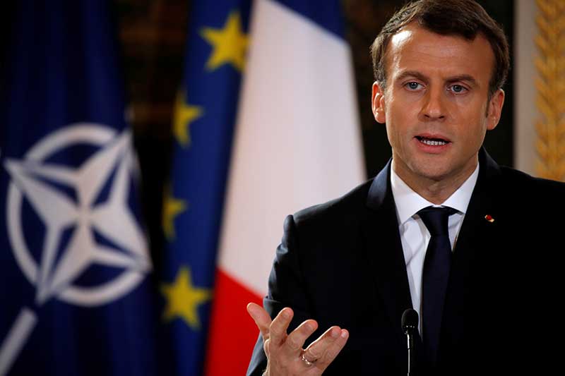 2017-12-20T043141Z_1_LYNXMPEDBJ071_RTROPTP_4_NATO-STOLTENBERG-MACRON.JPG
