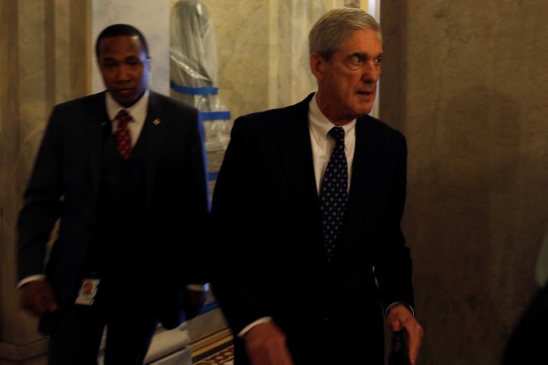 2017-12-20T220554Z_1_LYNXMPEDBJ1PN_RTROPTP_3_USA-TRUMP-RUSSIA-MUELLER.JPG