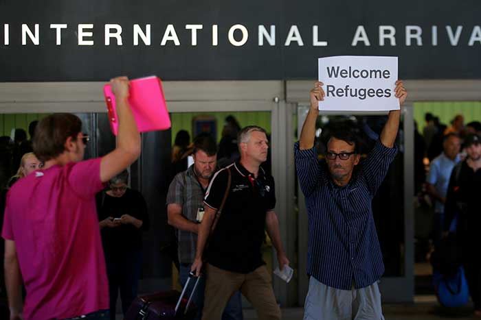 2017-12-21T211915Z_1_LYNXMPEDBK1UY_RTROPTP_4_USA-IMMIGRATION-REFUGEES.JPG