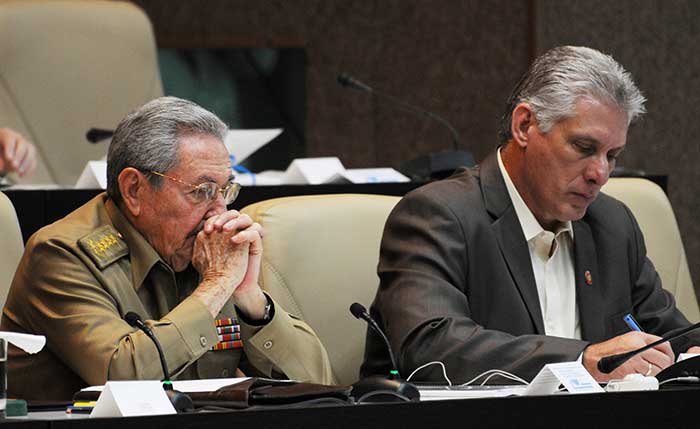 2017-12-21T231509Z_1_LYNXMPEDBK20K_RTROPTP_4_CUBA-CASTRO.JPG