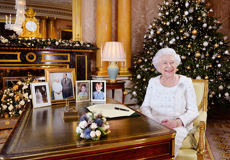 2017-12-25T022804Z_1_LYNXMPEDBO01O_RTROPTP_4_BRITAIN-ROYALS-QUEEN.JPG