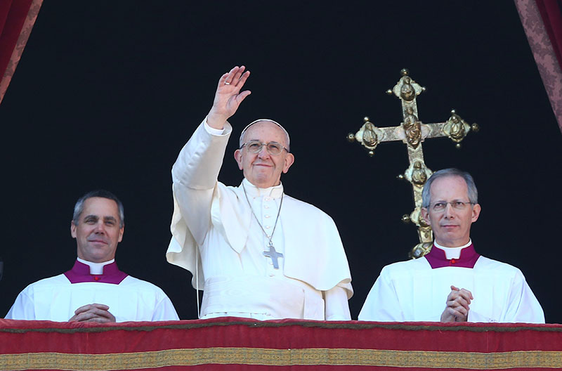 2017-12-25T120626Z_1_LYNXMPEDBO0AM_RTROPTP_4_CHRISTMAS-SEASON-POPE-URBI-ET-ORBI.JPG