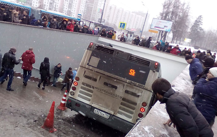 2017-12-25T134400Z_1_LYNXMPEDBO0C1_RTROPTP_4_RUSSIA-CRASH-BUS.JPG