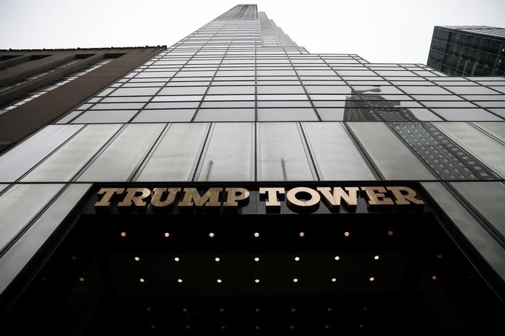 2017-12-27T002207Z_1_LYNXMPEDBQ003_RTROPTP_3_USA-TRUMP-TOWER.JPG
