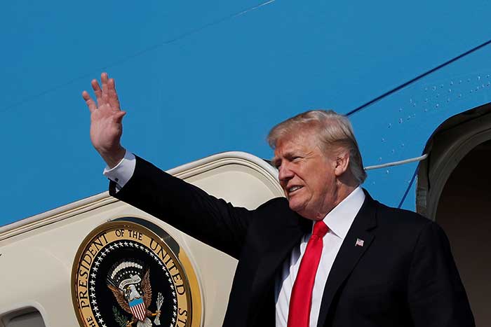 2017-12-28T214015Z_2_LYNXMPEDBR0YG_RTROPTP_4_USA-TRUMP.JPG