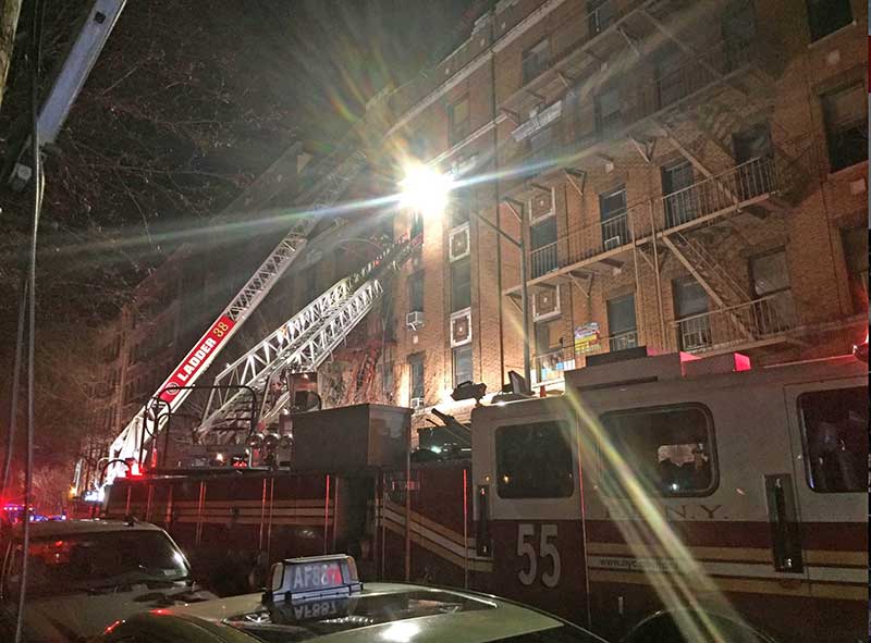 2017-12-29T020256Z_1_LYNXMPEDBS04M_RTROPTP_4_NEW-YORK-FIRE.JPG