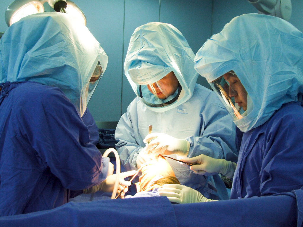 Vejthani Hospital Doctors.png