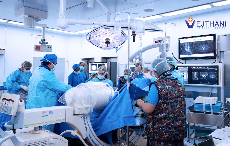 Robotic Spinal Surgery at Vejthani Hospital Bangkok.jpg