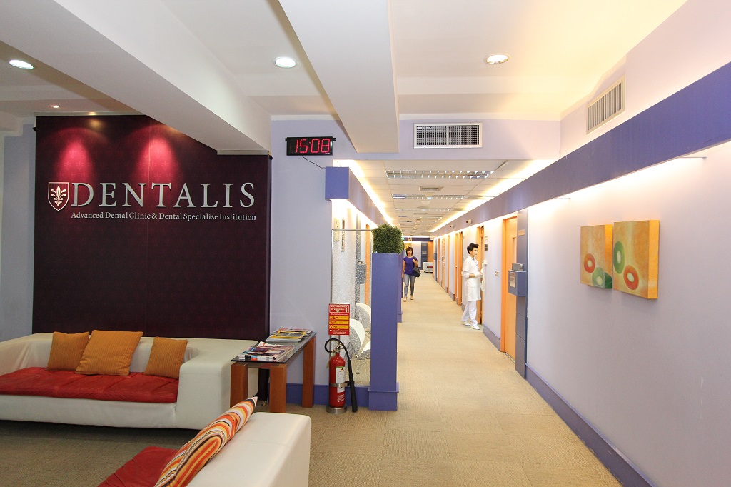 Dentalis Center Vejthani Hospital Bangkok.JPG