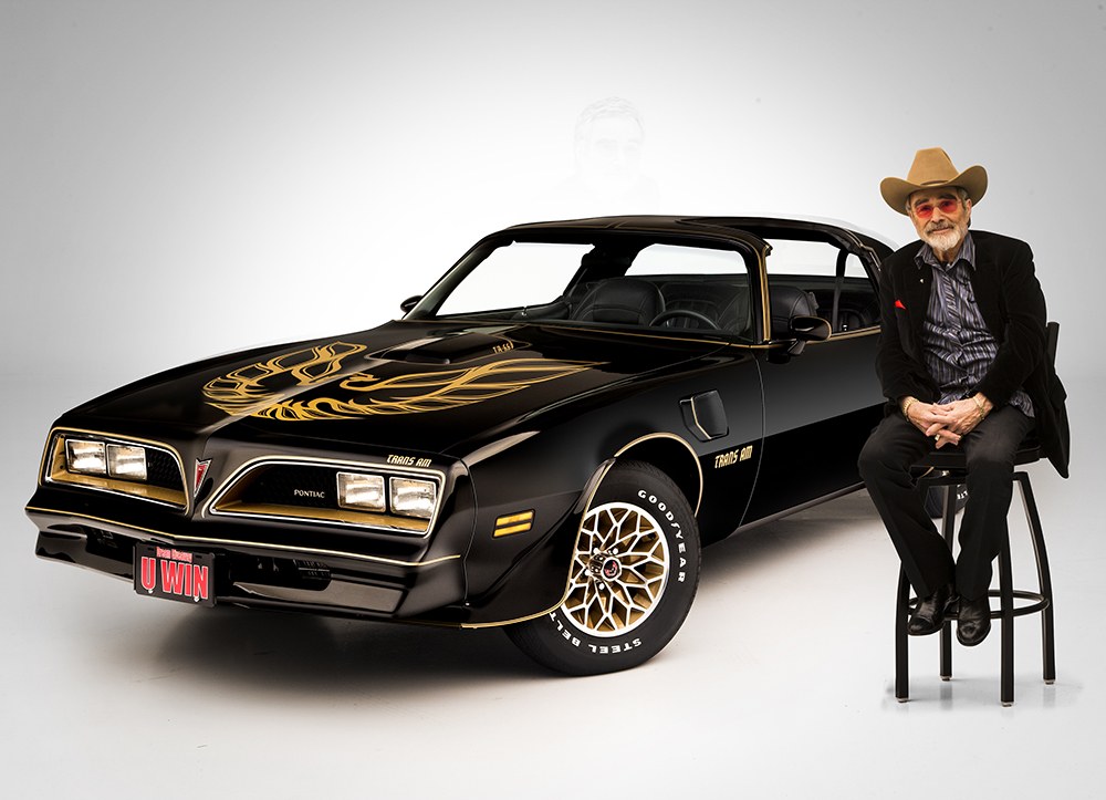 Burt-w-Bandit-sitting.jpg.502a3702c3ac25be26625e40b1a7232e.jpg
