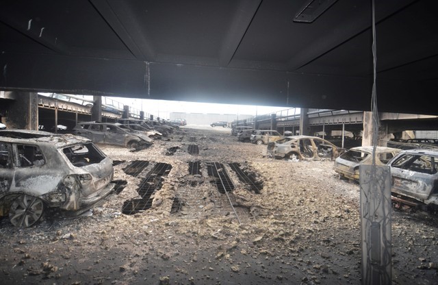 2018-01-01T182239Z_1_LYNXMPEE0010H_RTROPTP_3_BRITAIN-FIRE.JPG