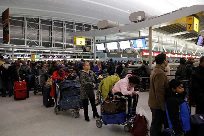 2018-01-08T012542Z_1_LYNXMPEE0701P_RTROPTP_4_NEW-YORK-AIRPORT.JPG