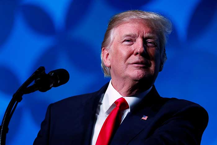 2018-01-08T224944Z_1_LYNXMPEE071IK_RTROPTP_4_USA-TRUMP.JPG