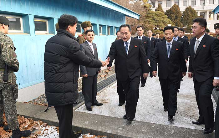 2018-01-09T101336Z_1_LYNXMPEE080KV_RTROPTP_4_NORTHKOREA-SOUTHKOREA-TALKS.JPG