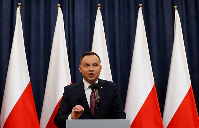 2018-01-09T114502Z_1_LYNXMPEE080QG_RTROPTP_4_EU-POLAND-COMMISSION-DUDA.JPG