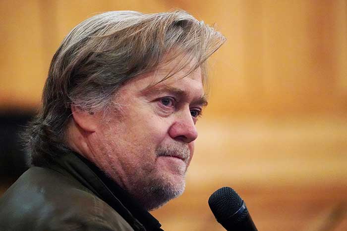 2018-01-09T212558Z_1_LYNXMPEE081IX_RTROPTP_4_USA-TRUMP-BOOK-BANNON.JPG