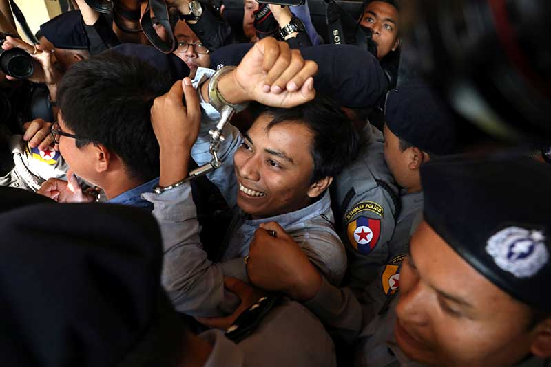 2018-01-10T050203Z_1_LYNXMPEE0907G_RTROPTP_4_MYANMAR-JOURNALISTS.JPG