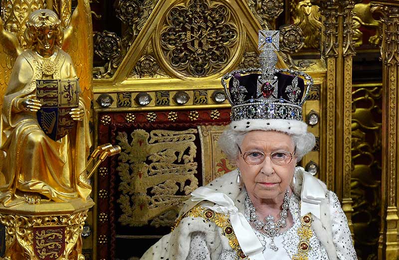 2018-01-12T000900Z_1_LYNXMPEE0B00L_RTROPTP_4_BRITAIN-ROYALS-QUEEN.JPG