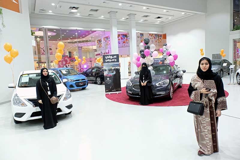 2018-01-12T005304Z_1_LYNXMPEE0B022_RTROPTP_4_SAUDI-WOMEN-MOTORSHOW.JPG