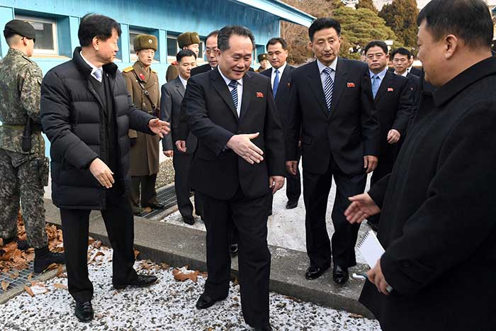 2018-01-14T211355Z_1_LYNXMPEE0D0LW_RTROPTP_4_NORTHKOREA-SOUTHKOREA-TALKS.JPG