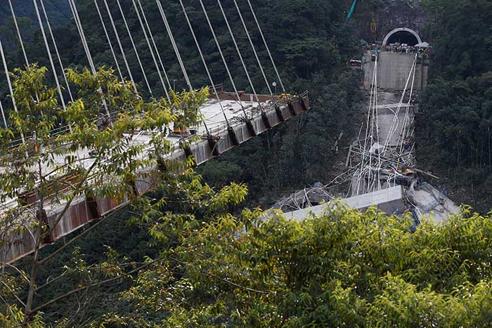 2018-01-15T225530Z_1_LYNXMPEE0E1IS_RTROPTP_4_COLOMBIA-ACCIDENT.JPG