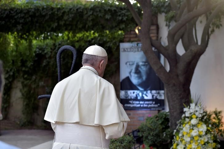 2018-01-16T121521Z_1_LYNXMPEE0F0RM_RTROPTP_3_POPE-CHILE.JPG
