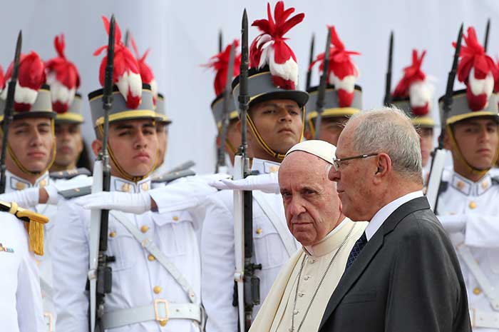 2018-01-18T223247Z_1_LYNXMPEE0H234_RTROPTP_4_POPE-PERU-(1).jpg