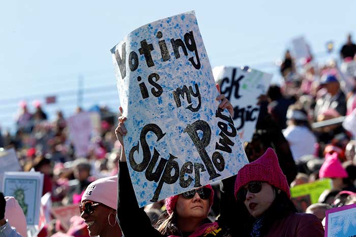 2018-01-21T214441Z_1_LYNXMPEE0K0VV_RTROPTP_4_USA-TRUMP-WOMEN.JPG