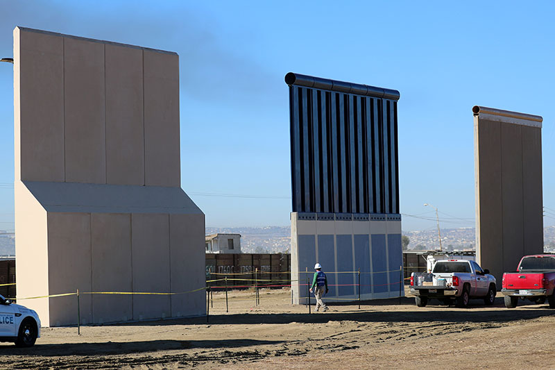 2018-01-25T001416Z_1_LYNXMPEE0O00A_RTROPTP_4_USA-IMMIGRATION.JPG
